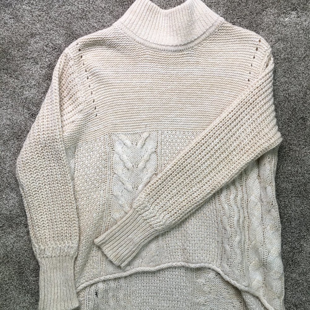 Super Cute Vera Wang Sweater Never Worn!